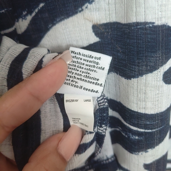 Nine west Top with navy blue and white animal print collar Long ties Medium Size - Picture 10 of 13